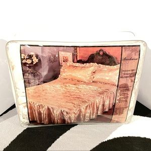 New Gorgeous Bed Spread With Two Pillowcases